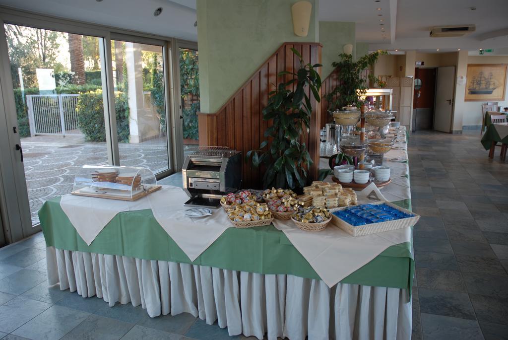 Grand Hotel L'Approdo Terracina Eksteriør billede