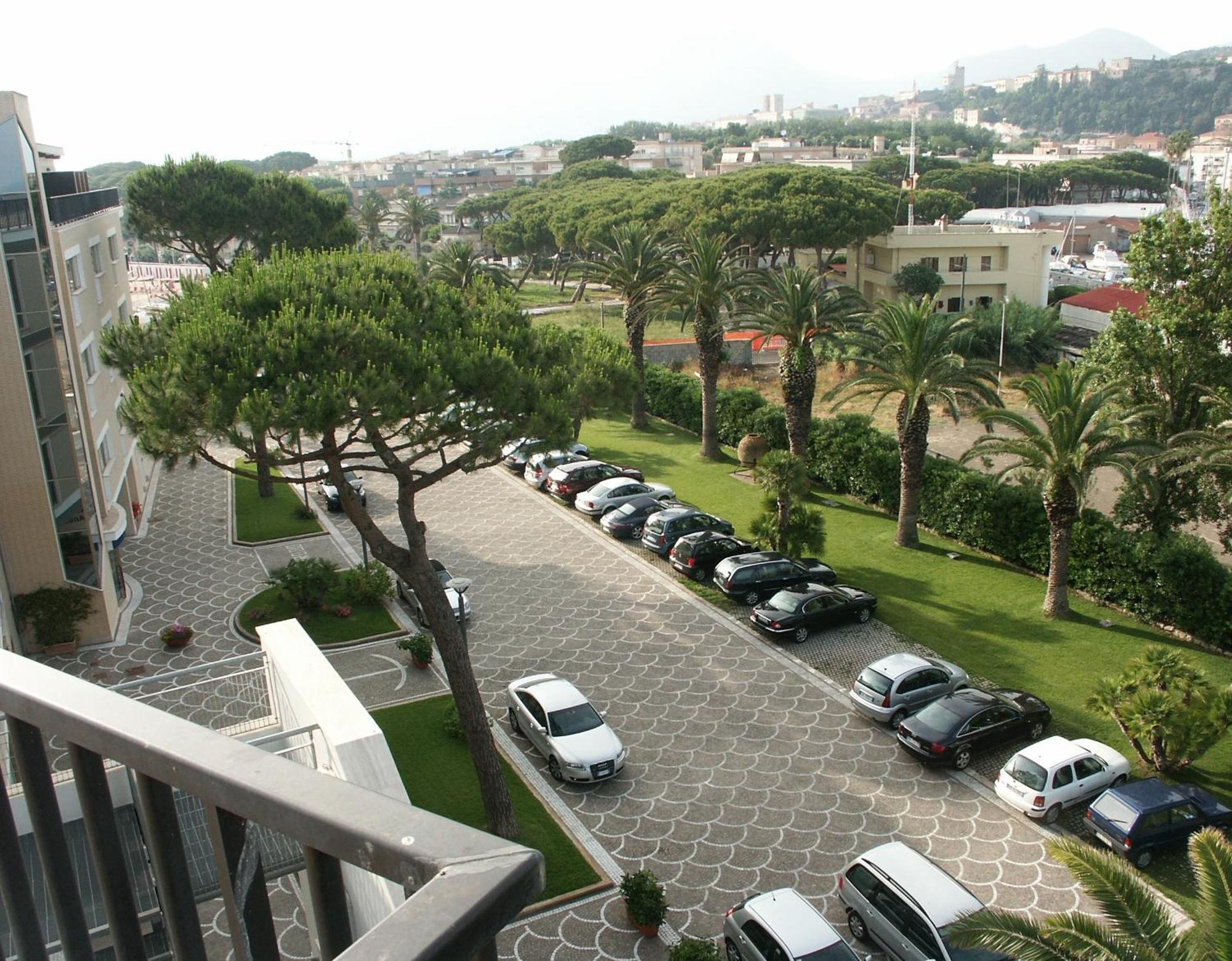 Grand Hotel L'Approdo Terracina Eksteriør billede